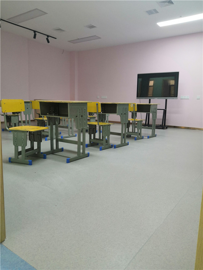 PVC卷材地膠施工前場(chǎng)地需要滿足哪些要求？